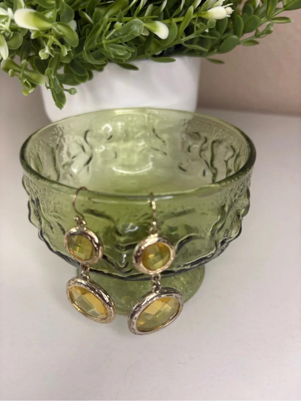 Vintage Gold Tone Citrine Yellow Faceted Glass Drop Dangle Statement Earrings